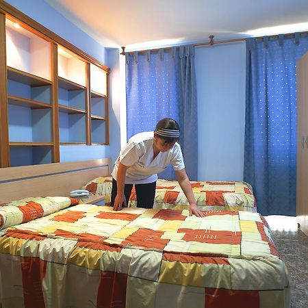 Hostal Xarau Cerdanyola del Valles Eksteriør bilde