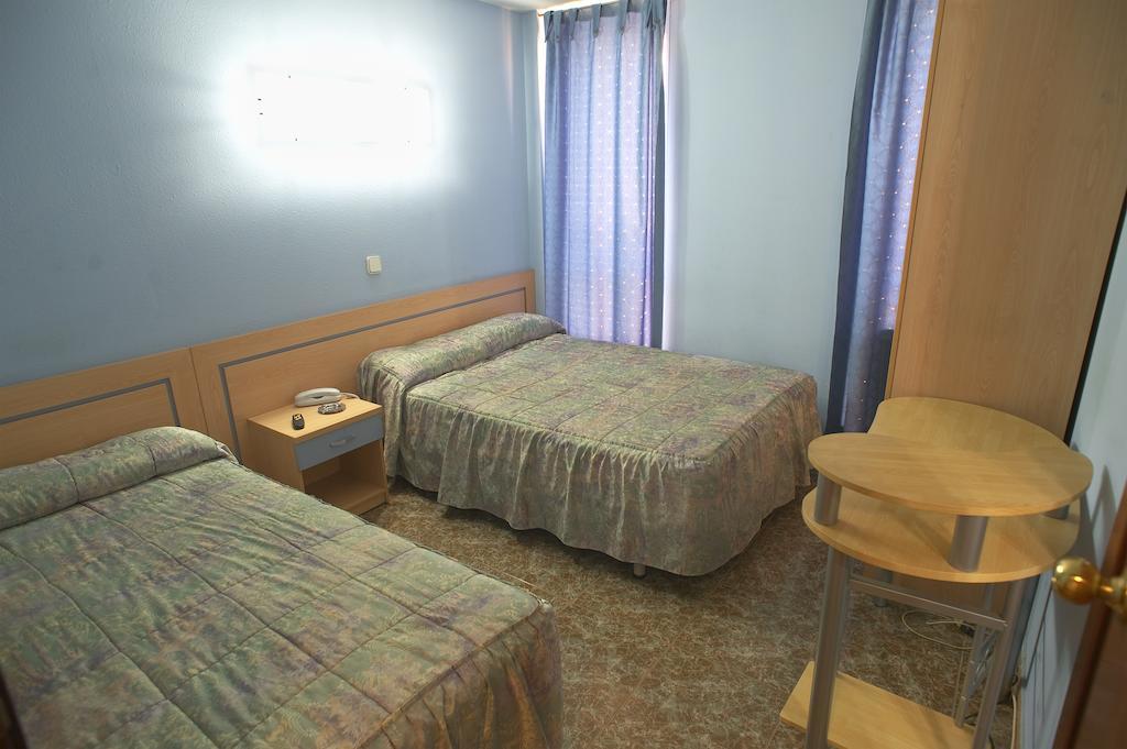 Hostal Xarau Cerdanyola del Valles Rom bilde
